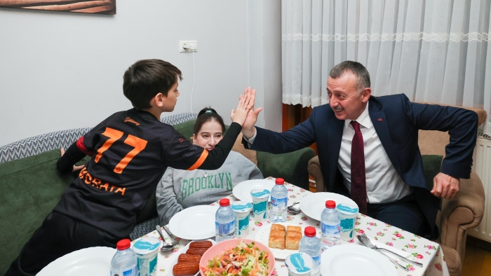 Başkan Büyükakın, Ramazan’da Ev İftarlarına Konuk Olmaya Devam Ediyor